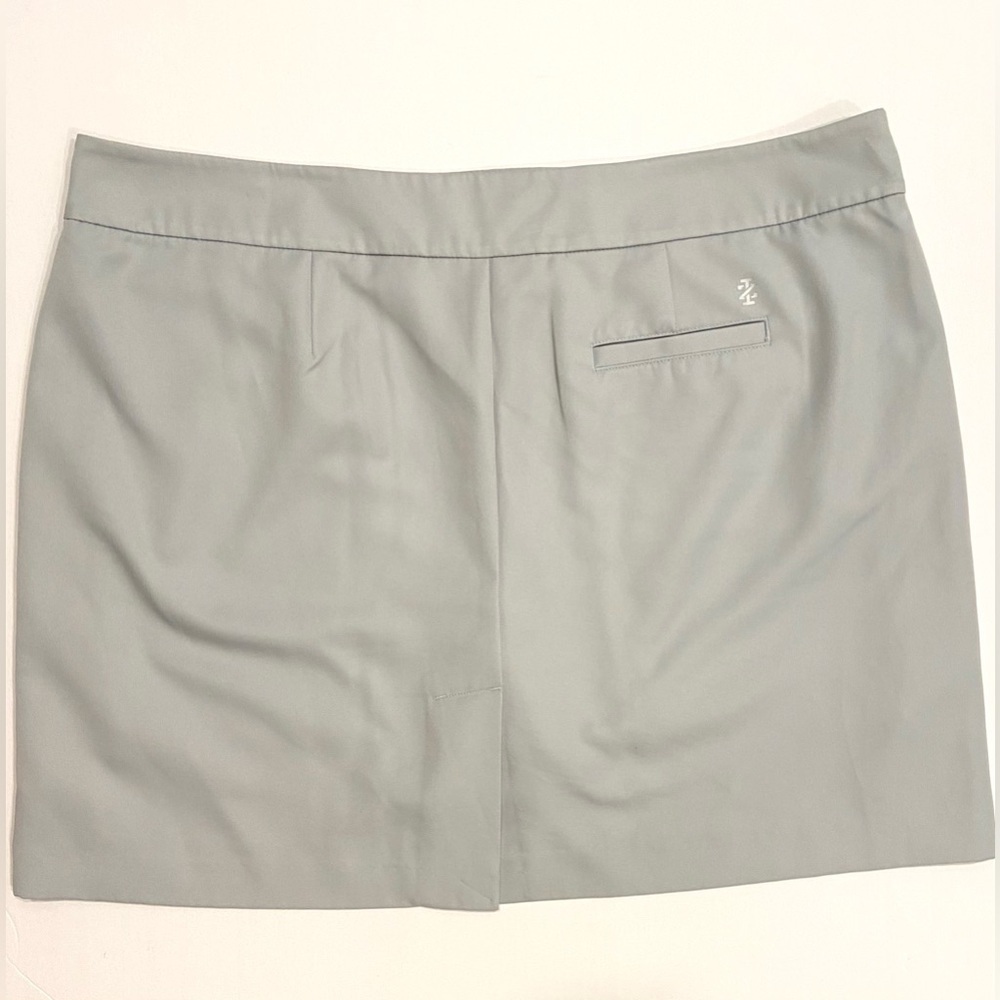 Izod 18” Golf Skort in Light Gray 16 - Picture 4 of 7